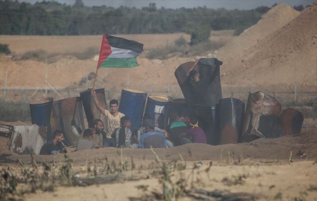 İsrail askerleri Gazze sınırında 206 Filistinliyi yaraladı